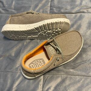 Hey Dudes youth size 6 NEW